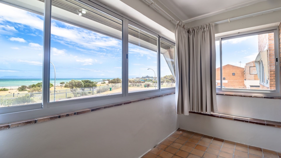 To Let 4 Bedroom Property for Rent in Gordons Bay Village Western Cape